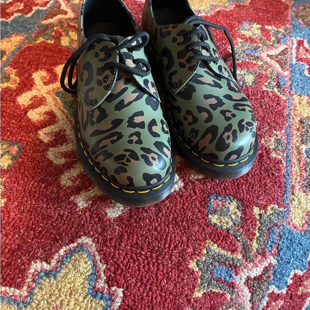 Dr Martens Print Combat-Style Lace-Up Shoes - Green/Black